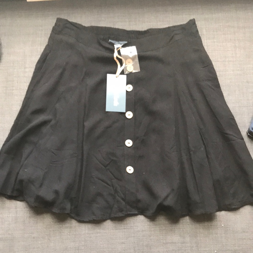 ❤️ NWT Modcloth Black Button Skirt Size Large